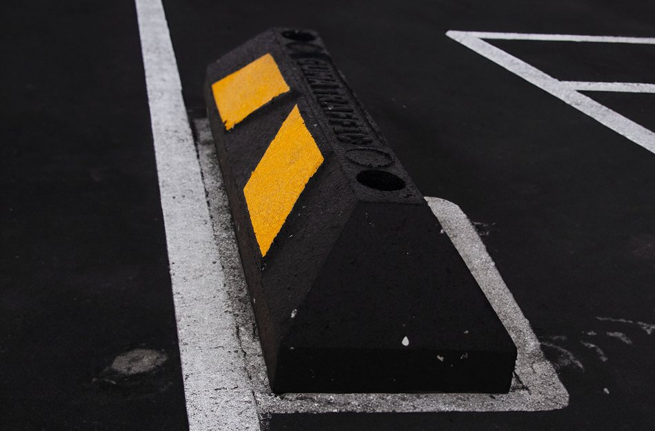 como se hacen los topes para estacionamiento